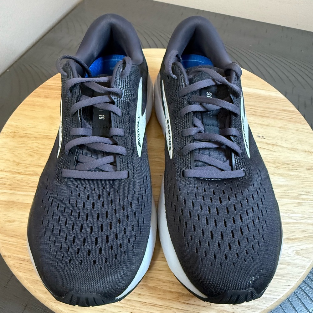 Brooks Men's Black and White Athletic Running Shoes